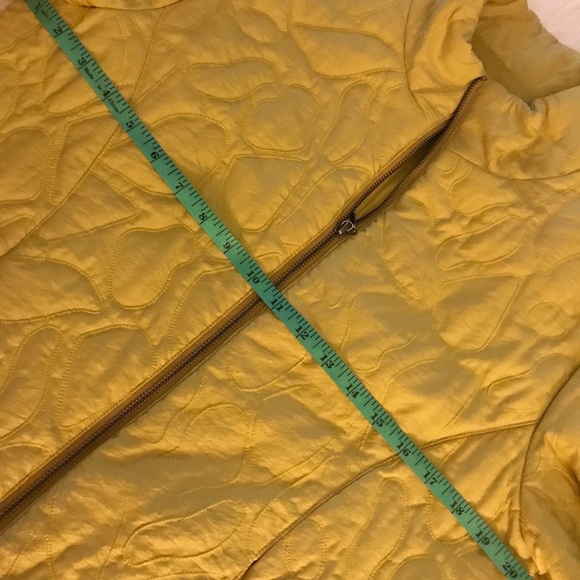 💲⬇️ Quilted zip up jacket, boutique brand - Picture 7 of 8